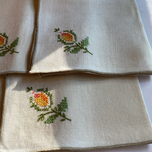 4 x Vintage Embroidered  Linen Napkins - Picture 3 of 6